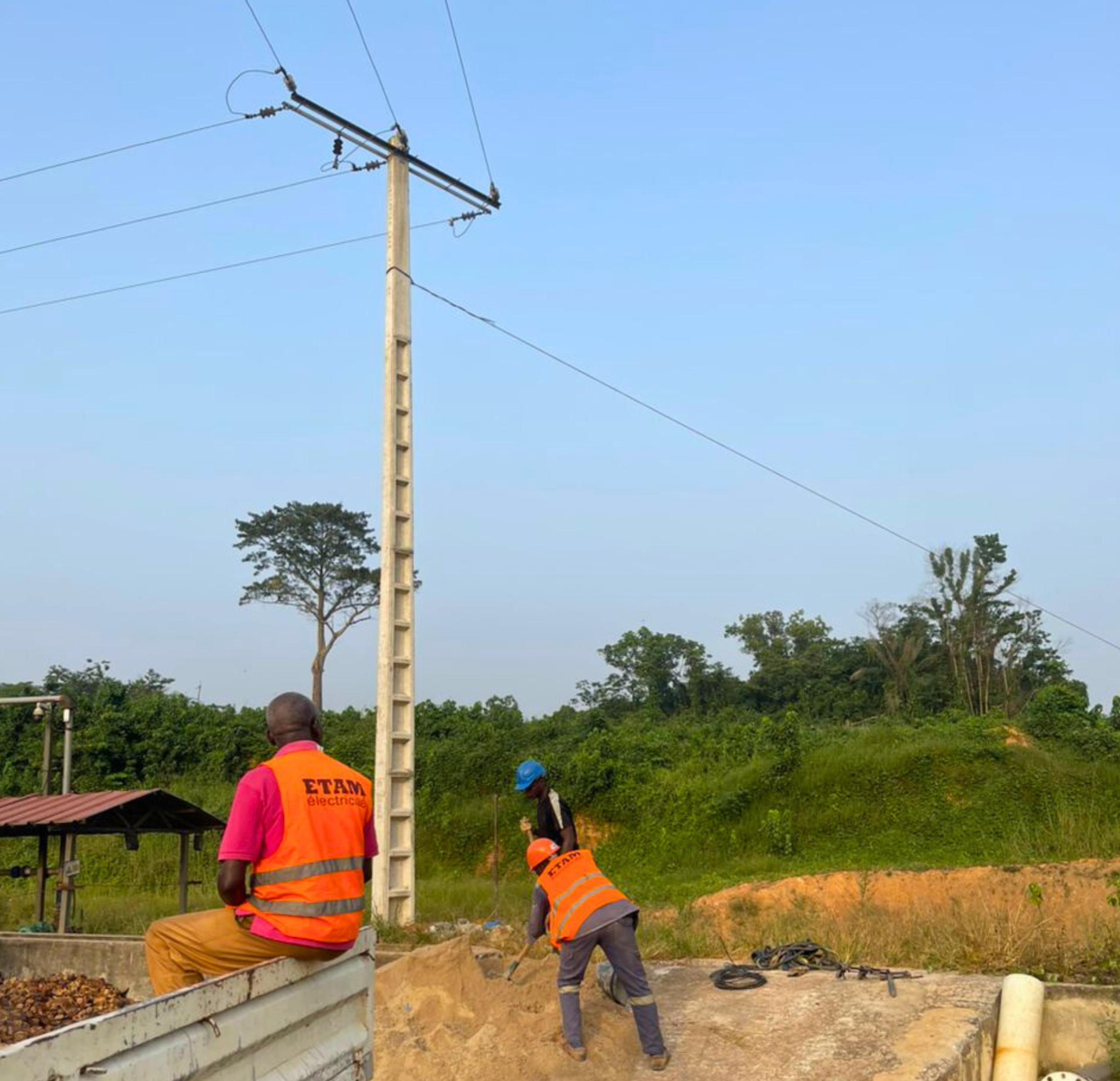 Image raccordement électrique d’une usine d’hévé 